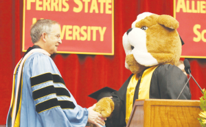 Brutus and President Eisler shake hands at the Ferris State University Commencement Ceremony. 